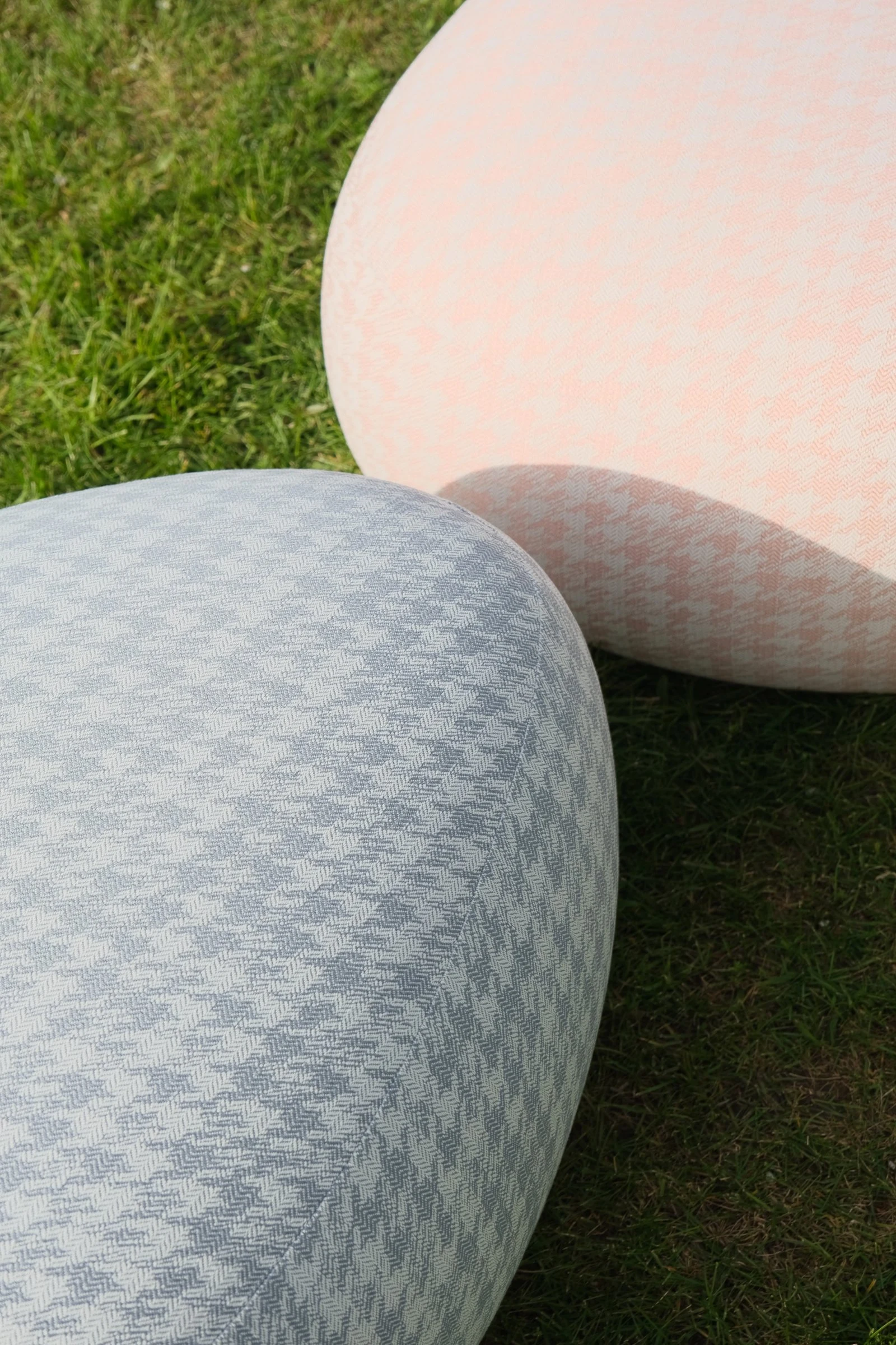 Close detail of Twig 05/06 pink-and-cream houndstooth weave on a Chios pouf