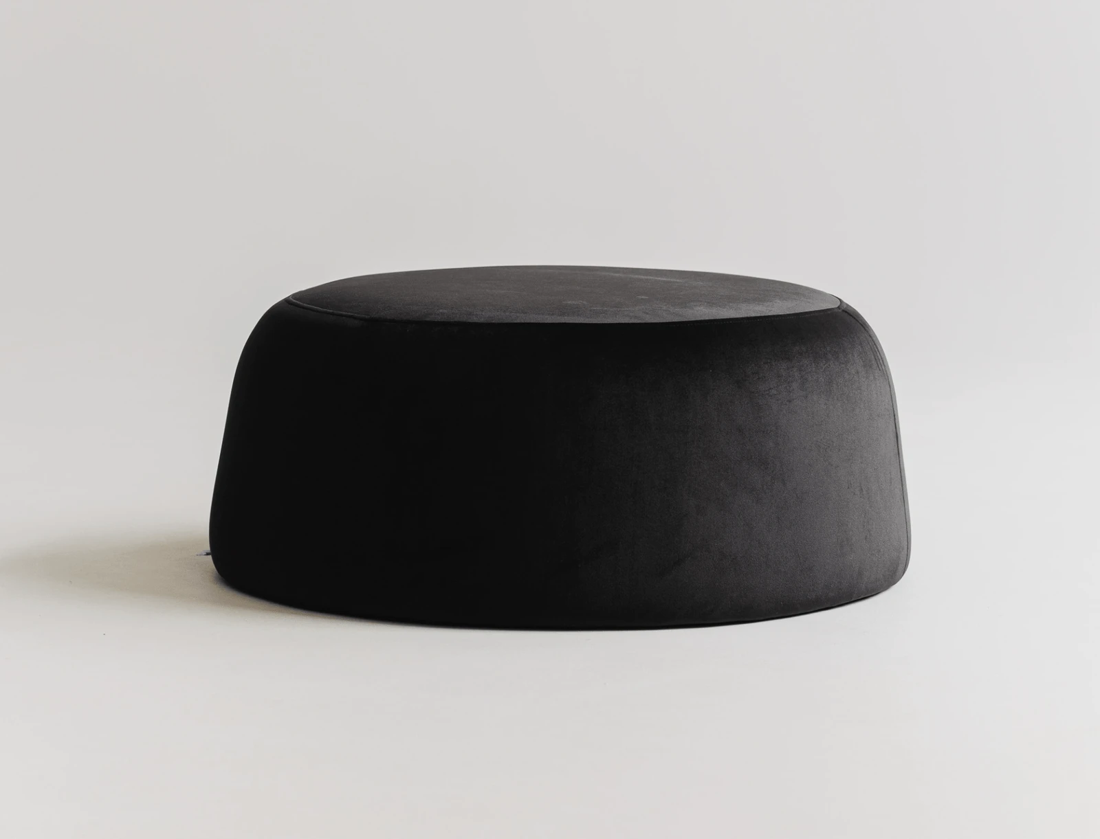 Macarons in Quartz 800 black Belgian velvet