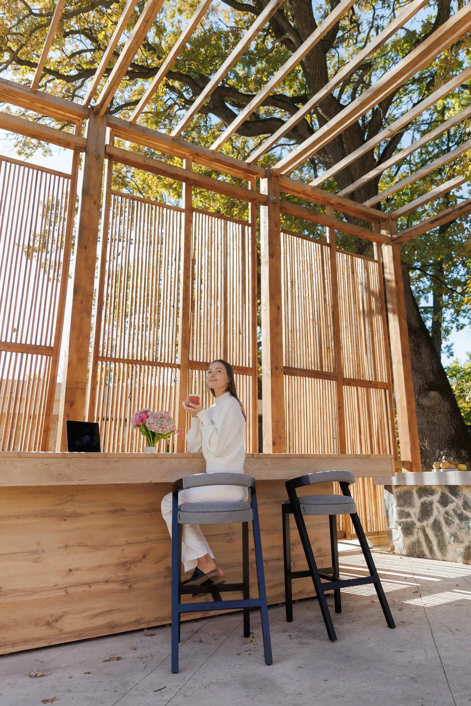 Wider view of the outdoor villa terrace with the Baffi bar stools